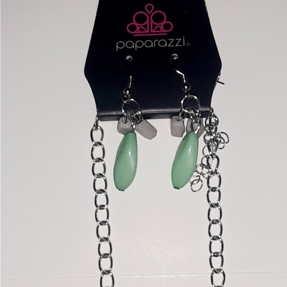 Paparazzi necklace and earring set. NWT - Picture 5 of 6